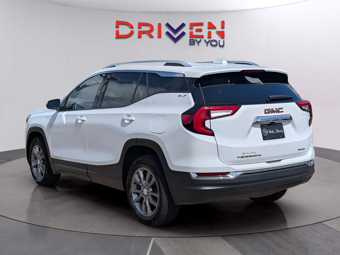 2024 Gmc Terrain SLT photo 2