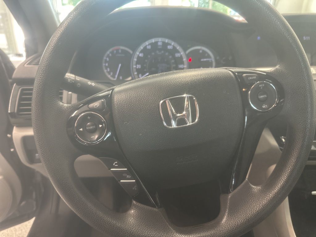 2017 Honda Accord LX photo 6