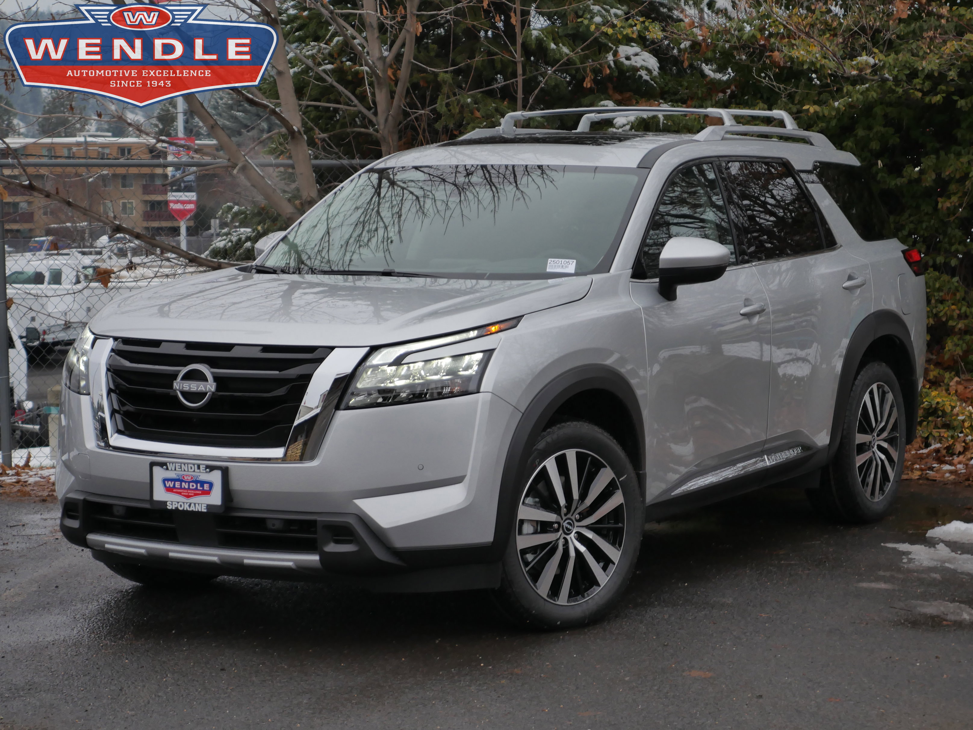 2025 Nissan Pathfinder Platinum's photo