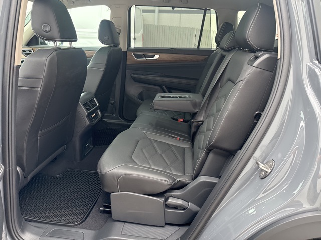 2026 Volkswagen Atlas SE Technology photo 13