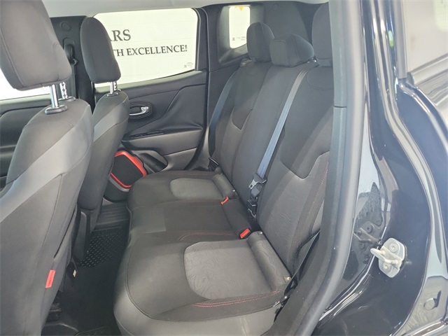 2017 Jeep Renegade Trailhawk photo 21