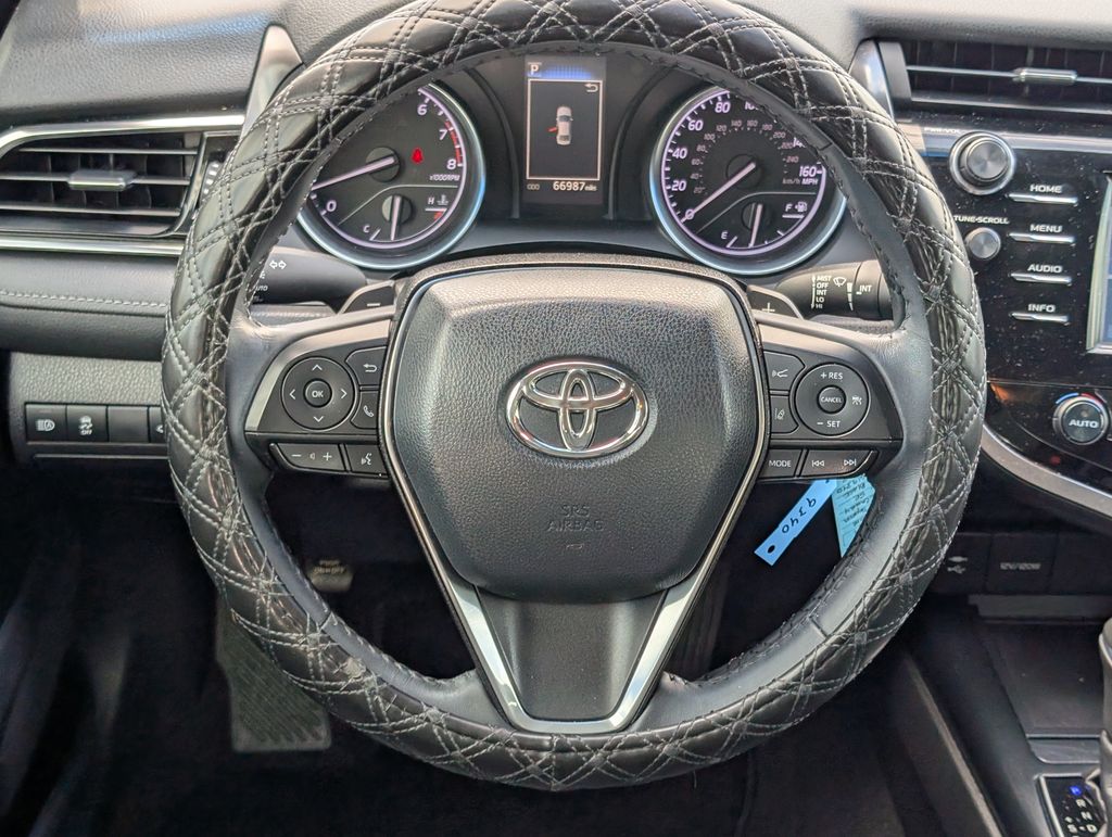 2018 Toyota Camry SE XLE photo 9