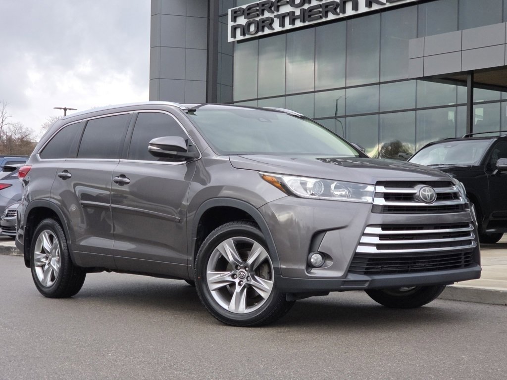 Used 2017 Toyota Highlander Limited with VIN 5TDDZRFH1HS470698 for sale in Fort Wright, KY