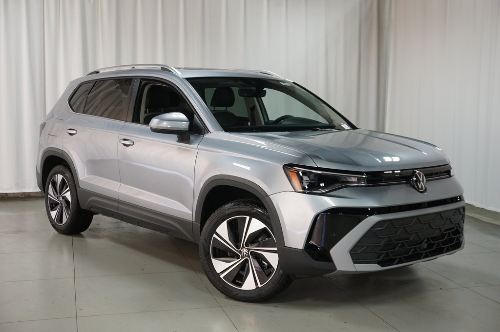 2025 Volkswagen Taos SE photo 2