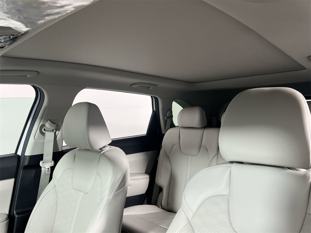 2025 Kia Sorento S photo 16
