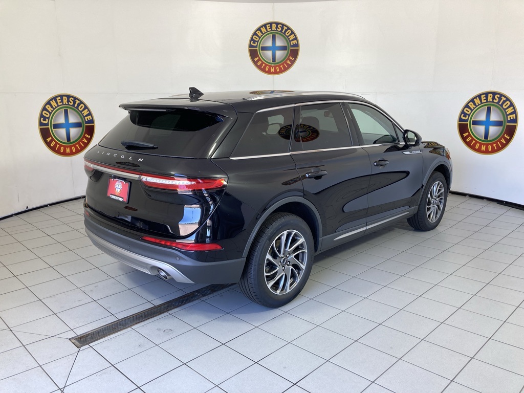 2022 Lincoln Corsair Standard photo 17
