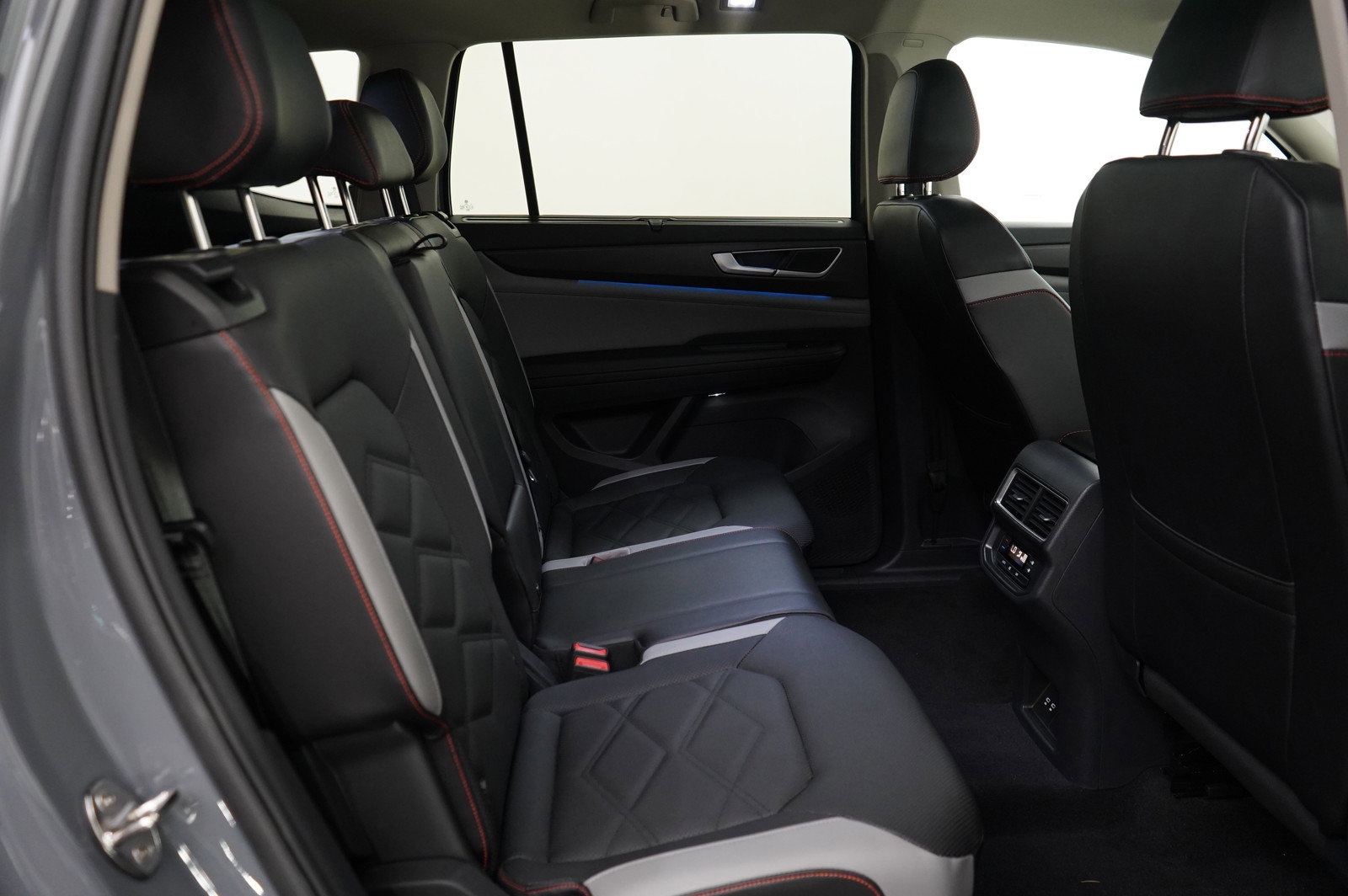 2024 Volkswagen Atlas Peak Edition SE Technology photo 11