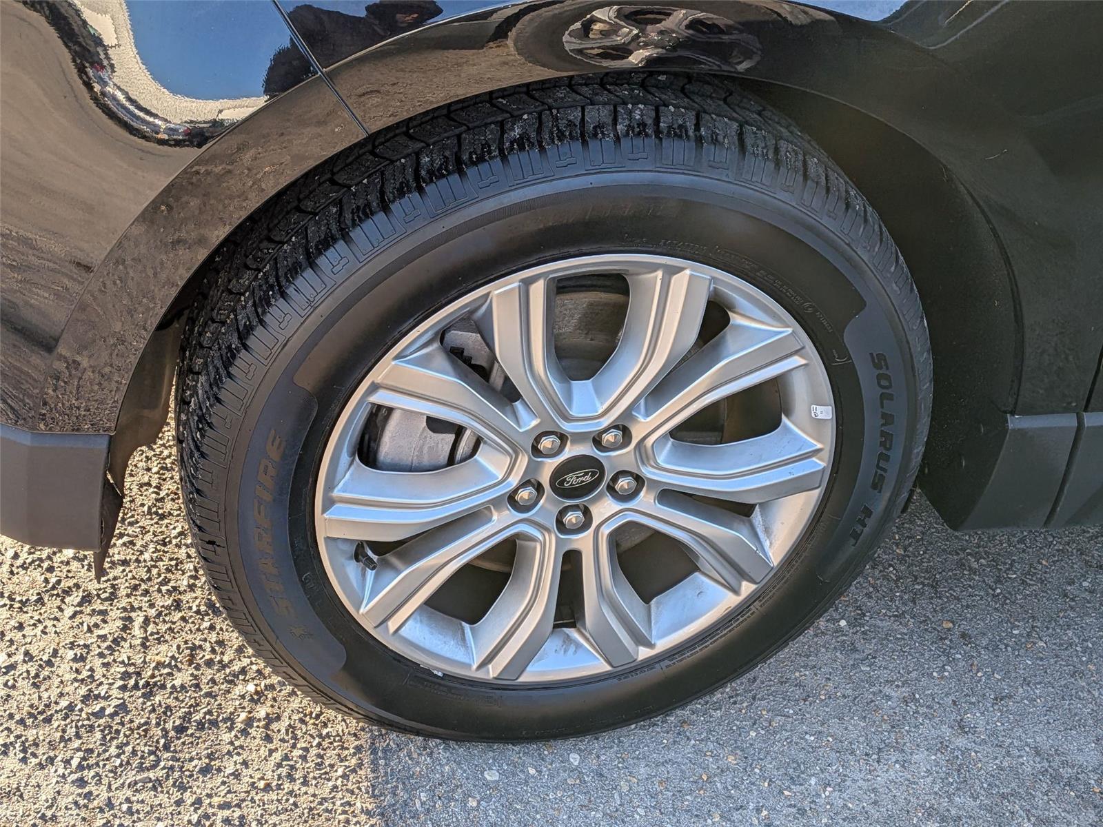 2024 Ford Edge Titanium photo 3