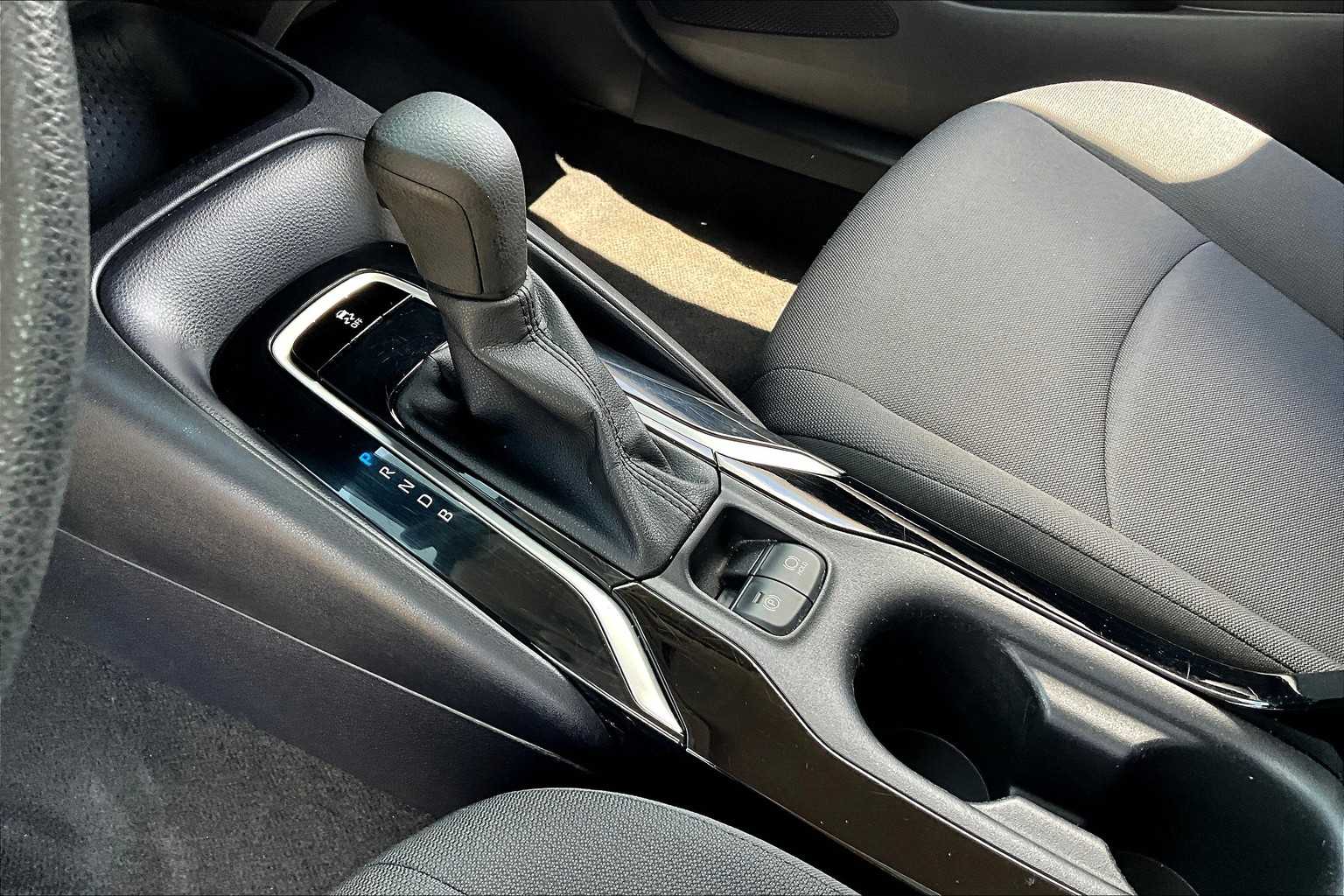 2022 Toyota Corolla LE photo 31