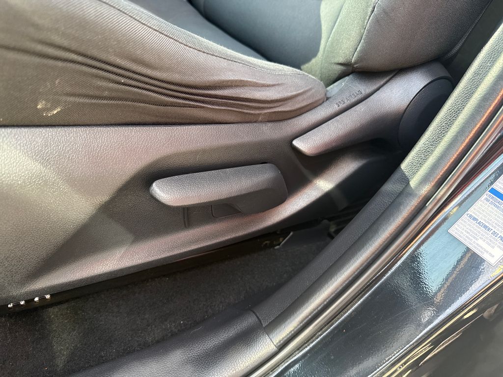 2019 Toyota RAV4 XLE photo 4