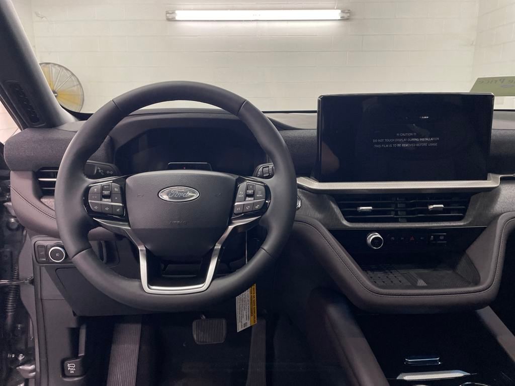 2025 Ford Explorer Platinum photo 4