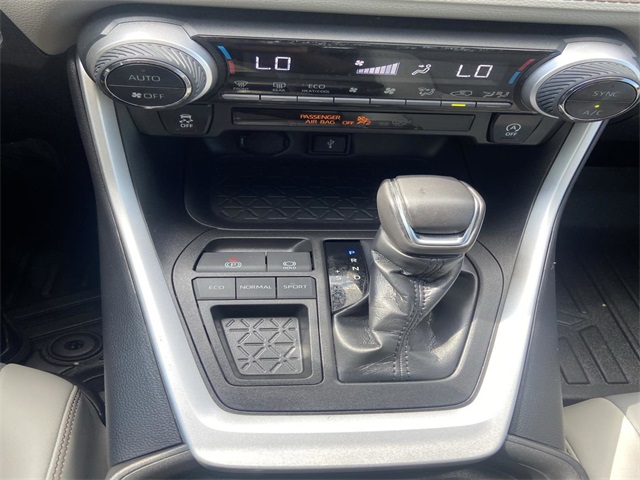 2021 Toyota RAV4 XLE Premium photo 18