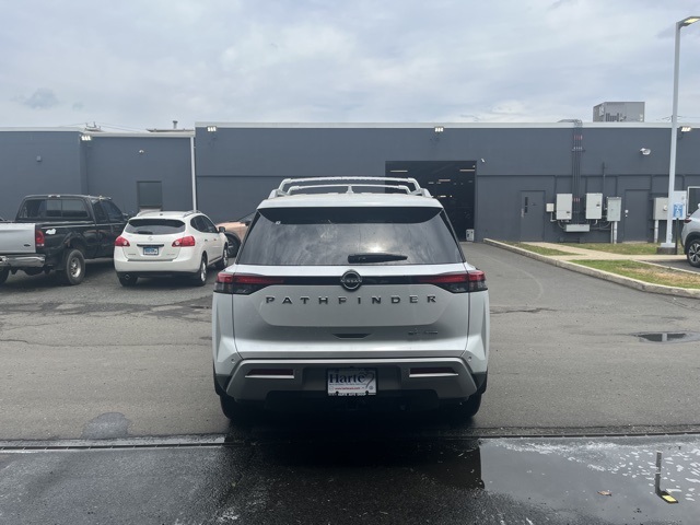 2025 Nissan Pathfinder SL photo 2