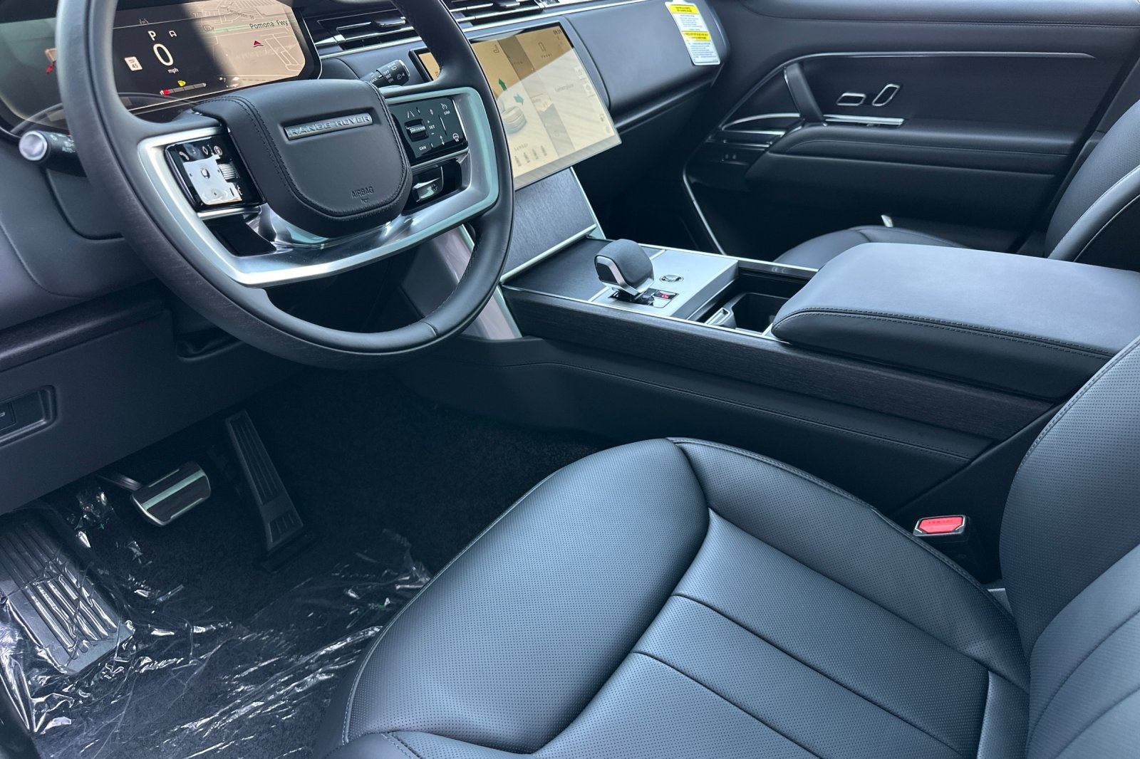 2025 Land Rover Range Rover SE photo 9
