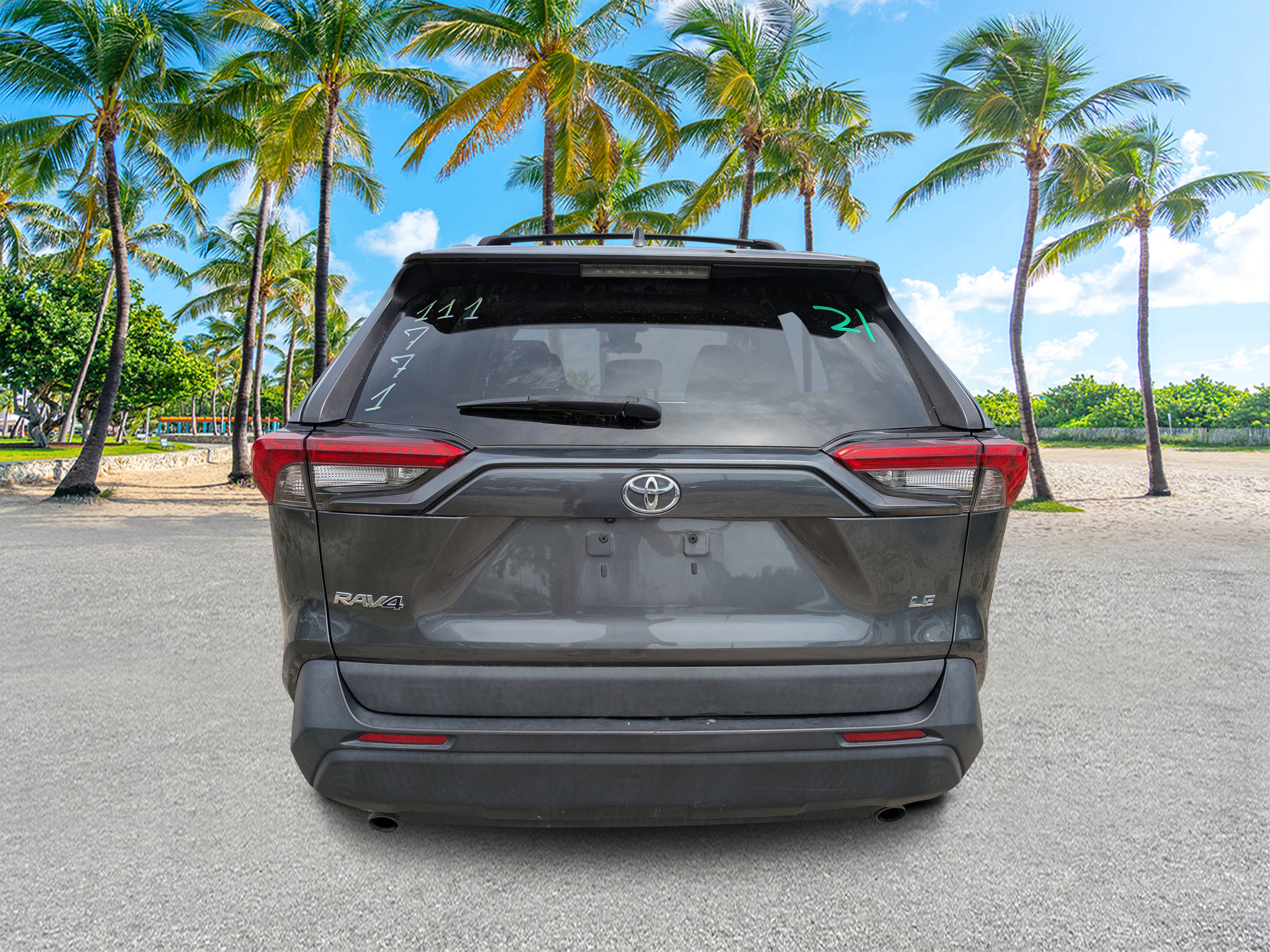 2021 Toyota RAV4 LE photo 3