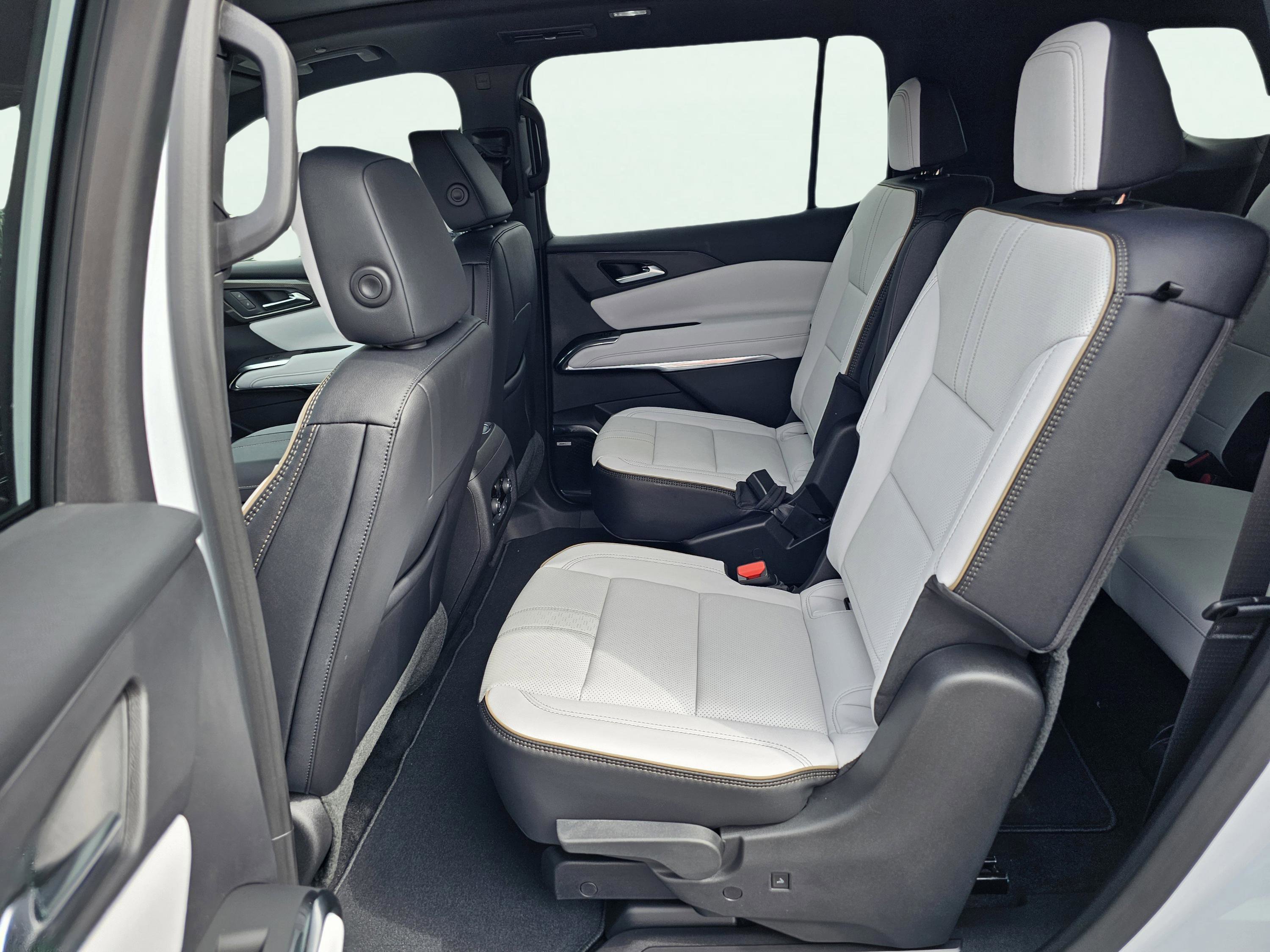 2026 Chevrolet Traverse High Country photo 21