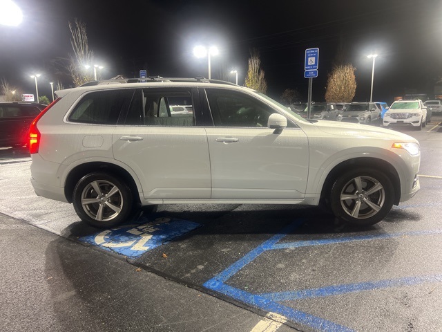 2017 Volvo XC90 T5 Momentum photo 3