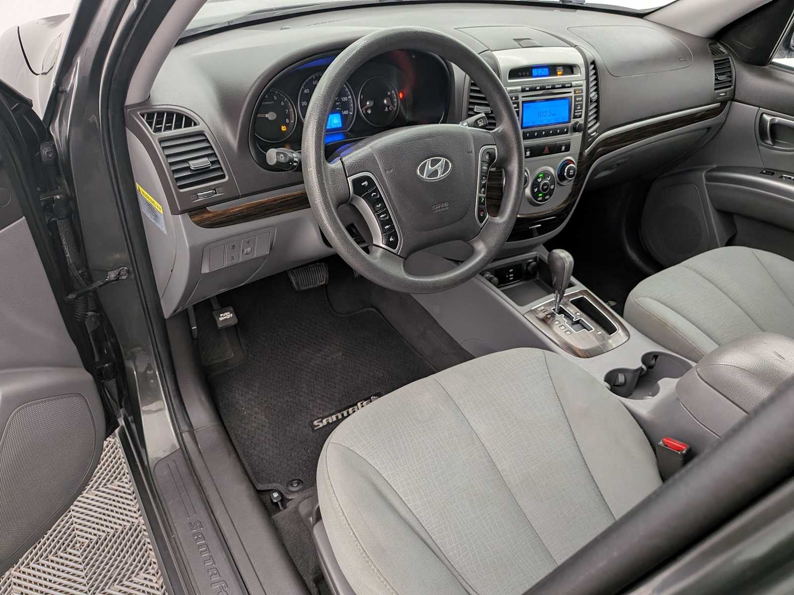 2011 Hyundai Santa Fe GLS photo 2