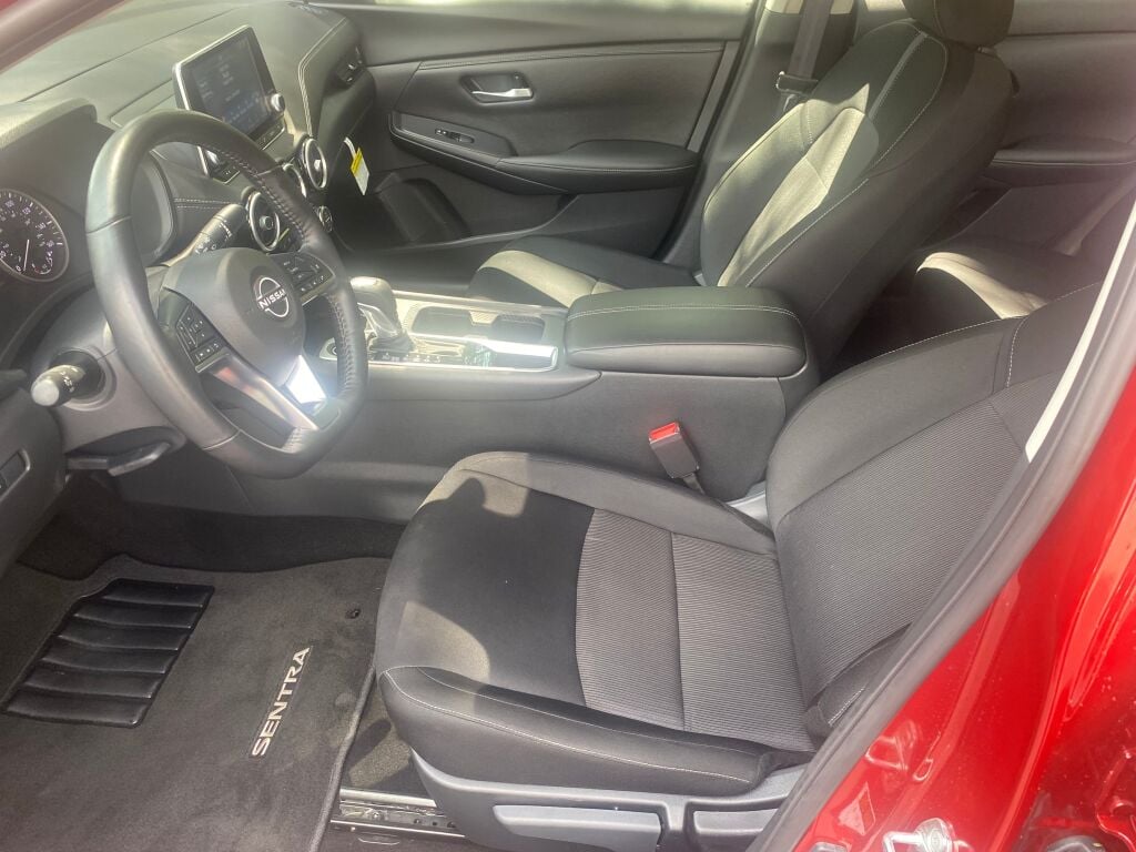 2025 Nissan Sentra SV photo 9