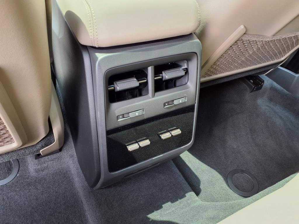 2024 Porsche Macan Electric Turbo photo 20