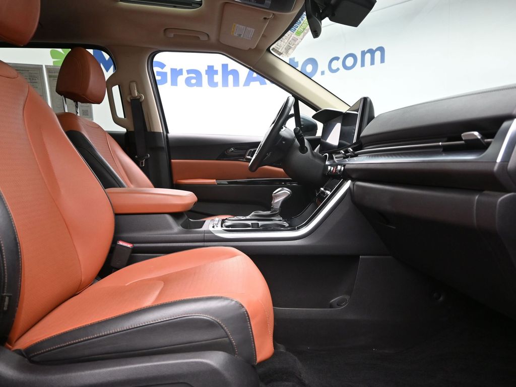 2024 Kia Carnival SX Prestige photo 4