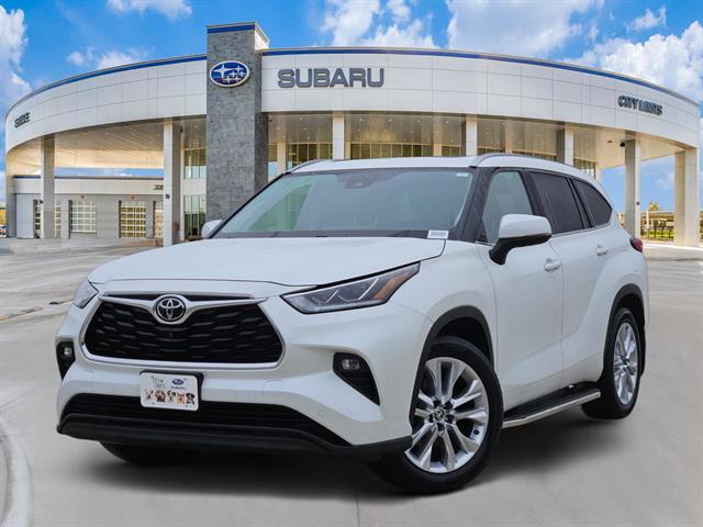 2022 Toyota Highlander Limited's photo