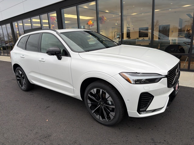 2026 Volvo XC60 Plus's photo