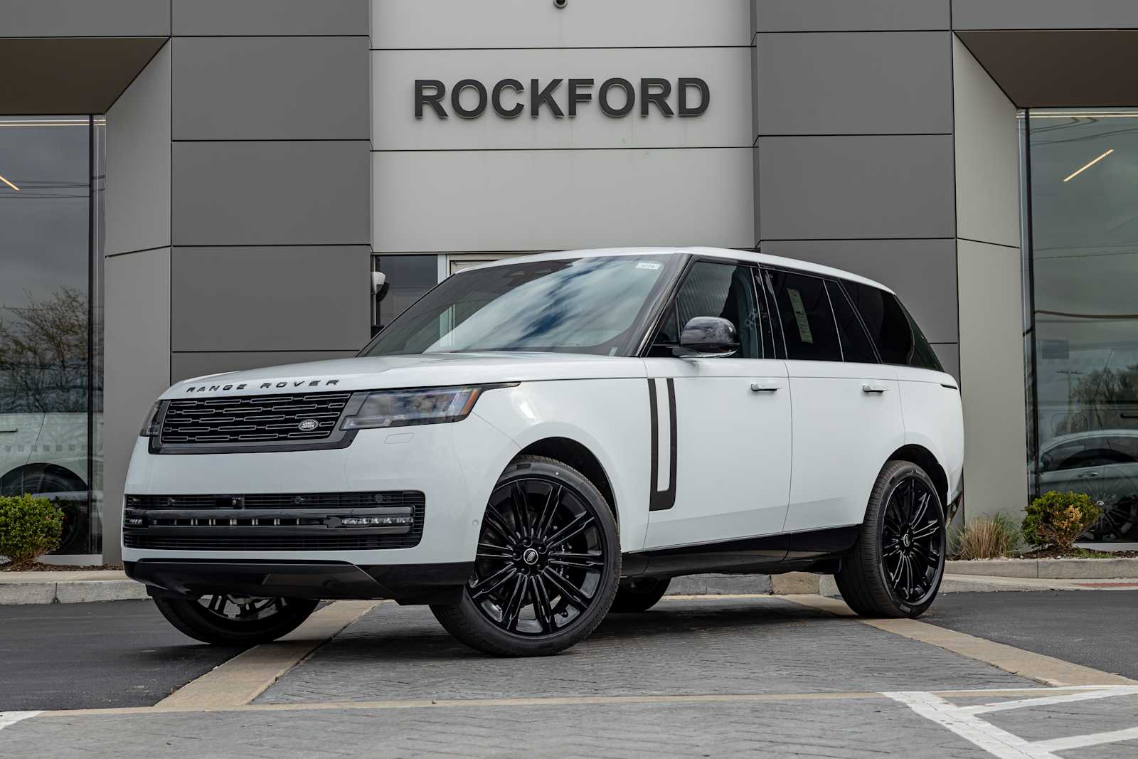 2025 Land Rover Range Rover SE's photo