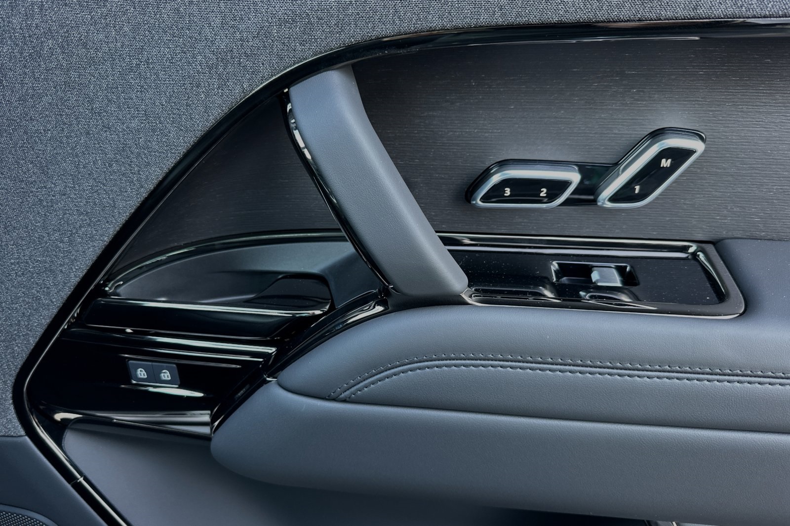 2025 Land Rover Range Rover Sport SE photo 19