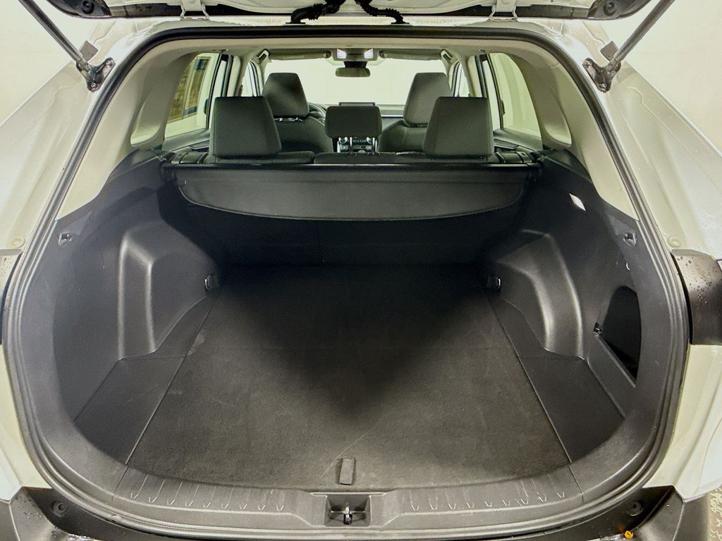 2022 Toyota RAV4 XLE photo 22