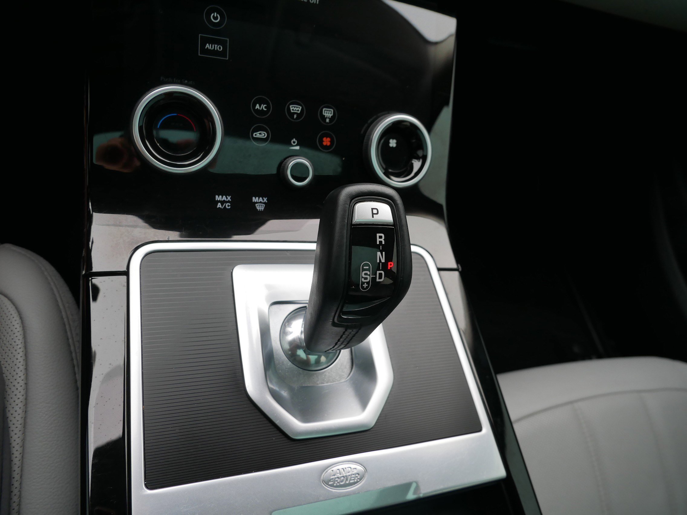 2020 Land Rover Range Rover Evoque S photo 21