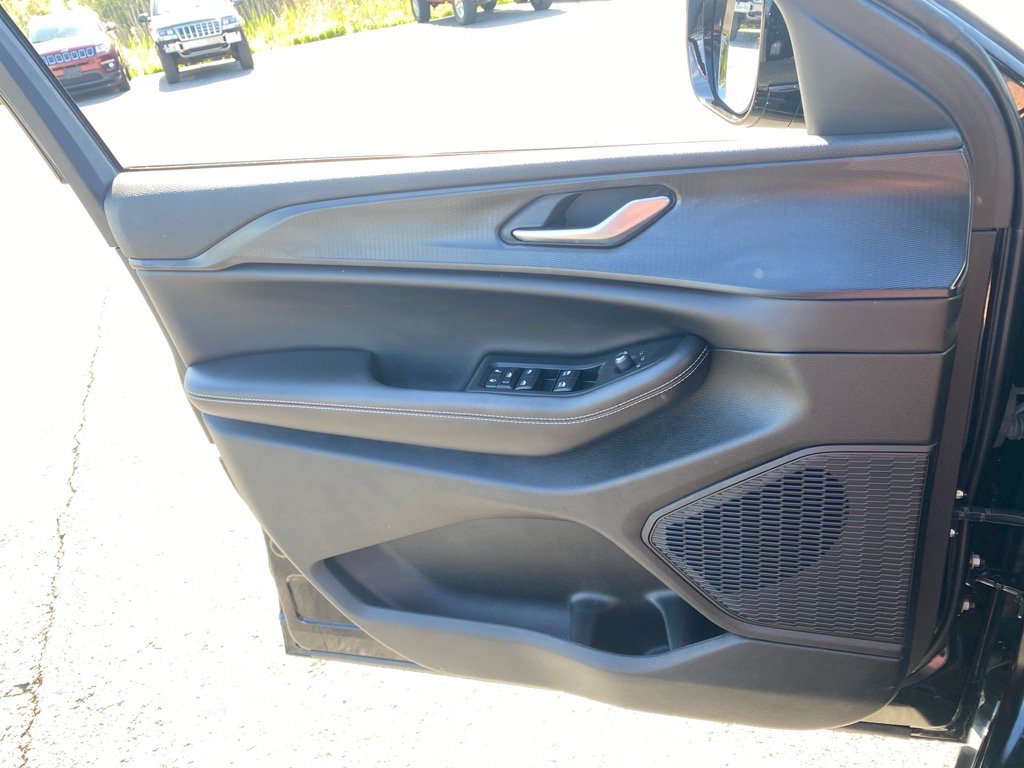 2023 Jeep Grand Cherokee Altitude photo 19
