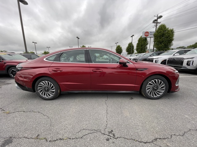 2025 Hyundai Sonata Hybrid SEL photo 2