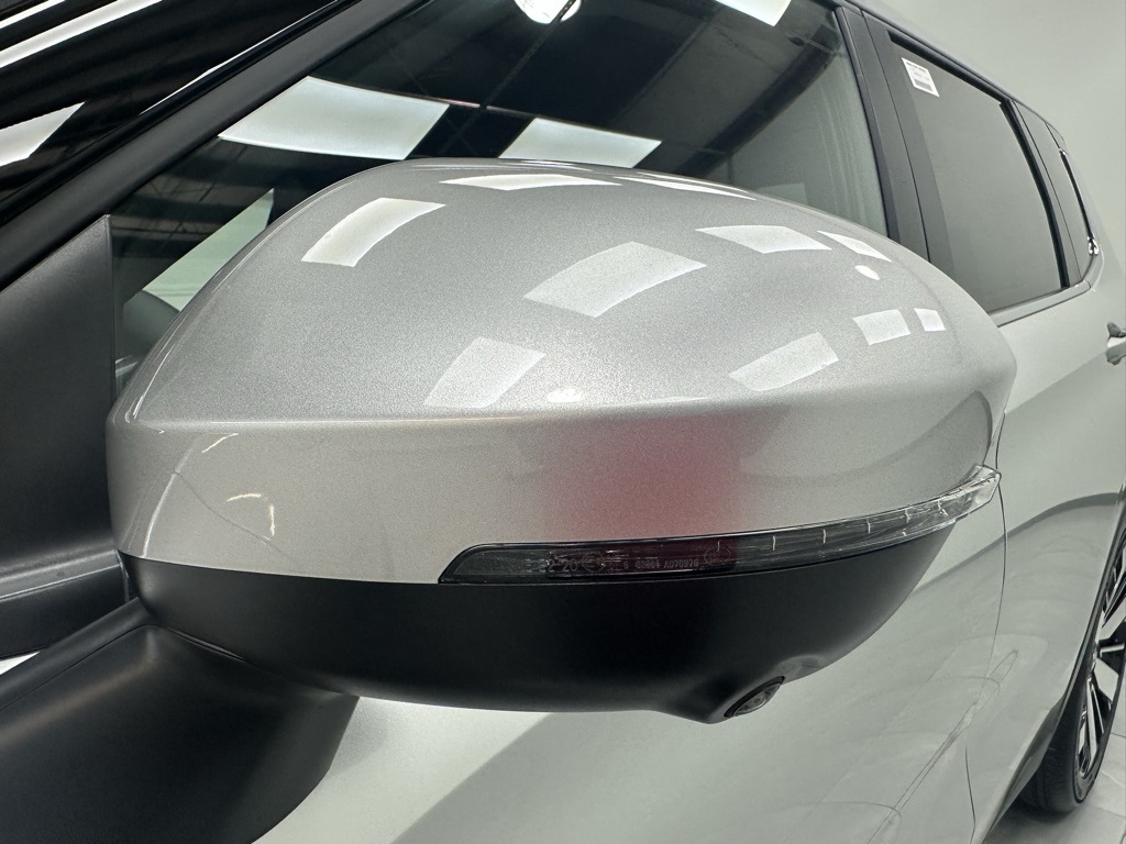 2025 Mitsubishi Outlander SE photo 5