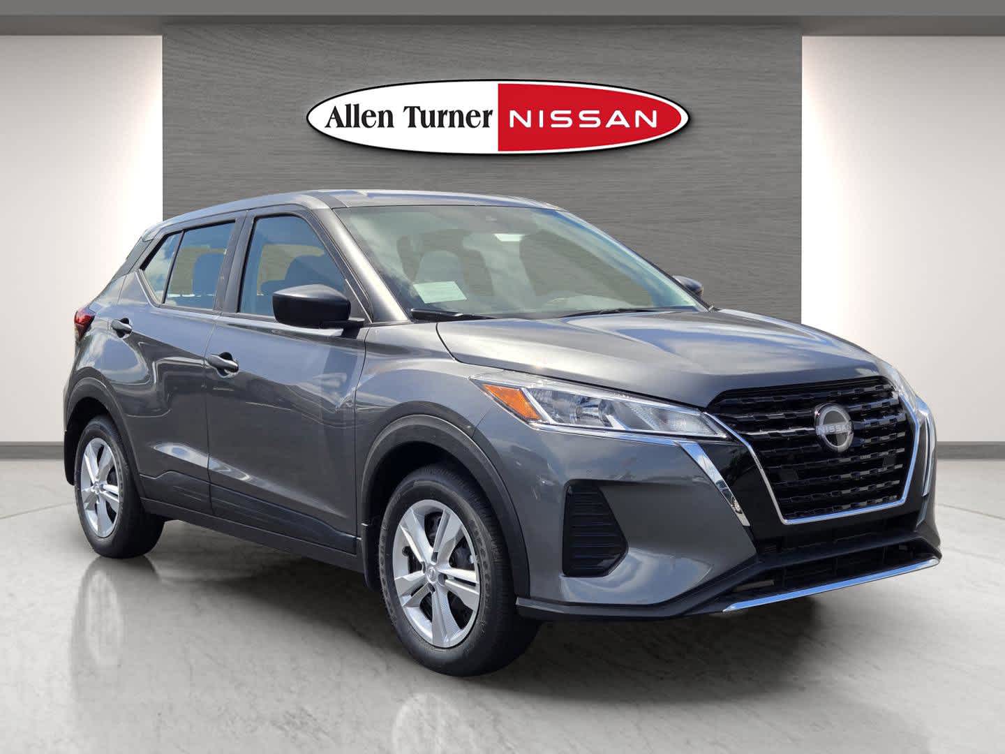 2025 Nissan KICKS PLAY Base's photo