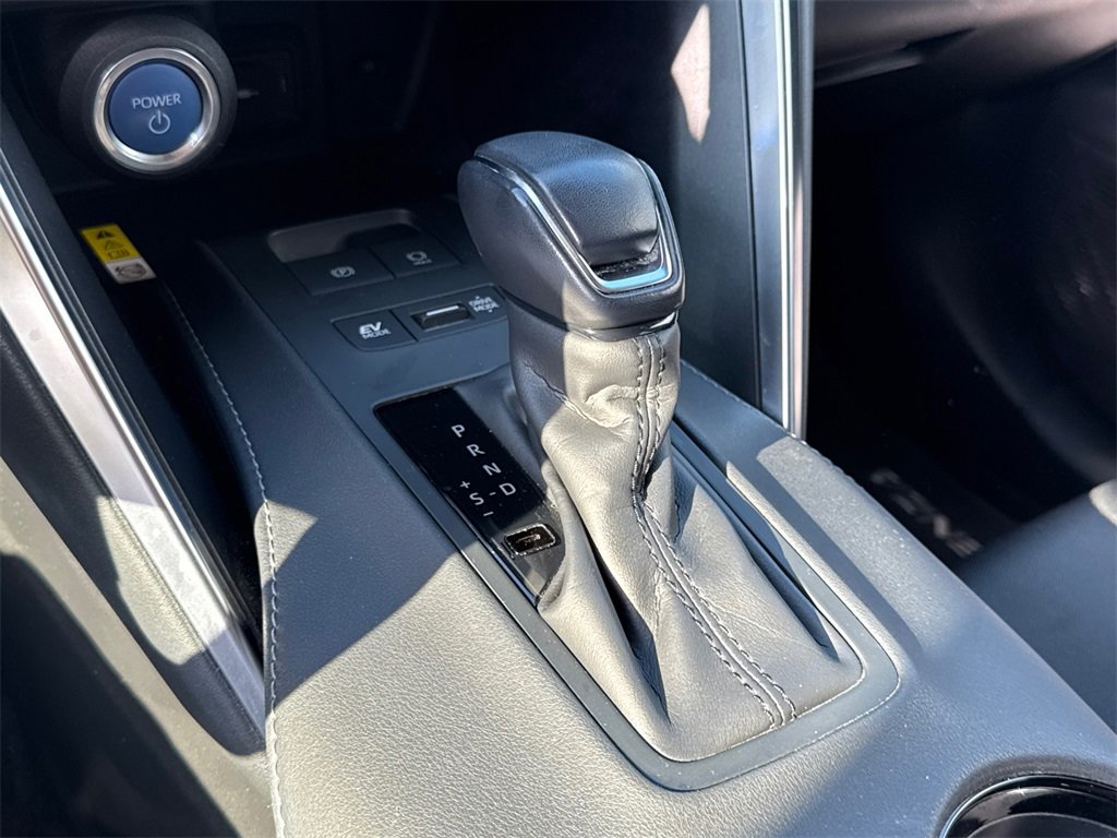 2021 Toyota Venza LE photo 10