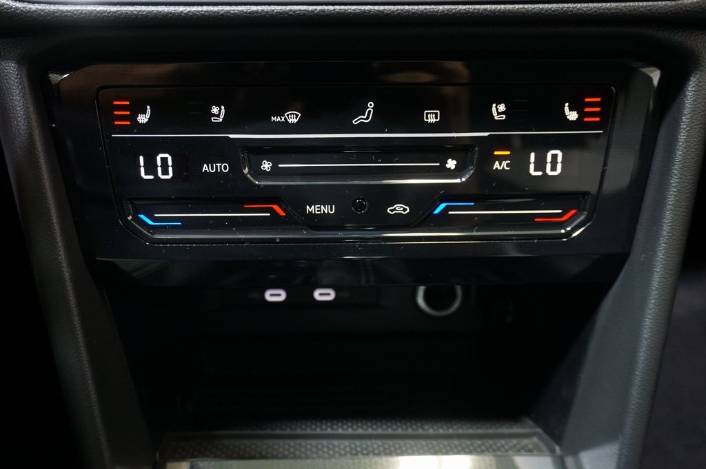 2025 Volkswagen Taos SEL photo 12