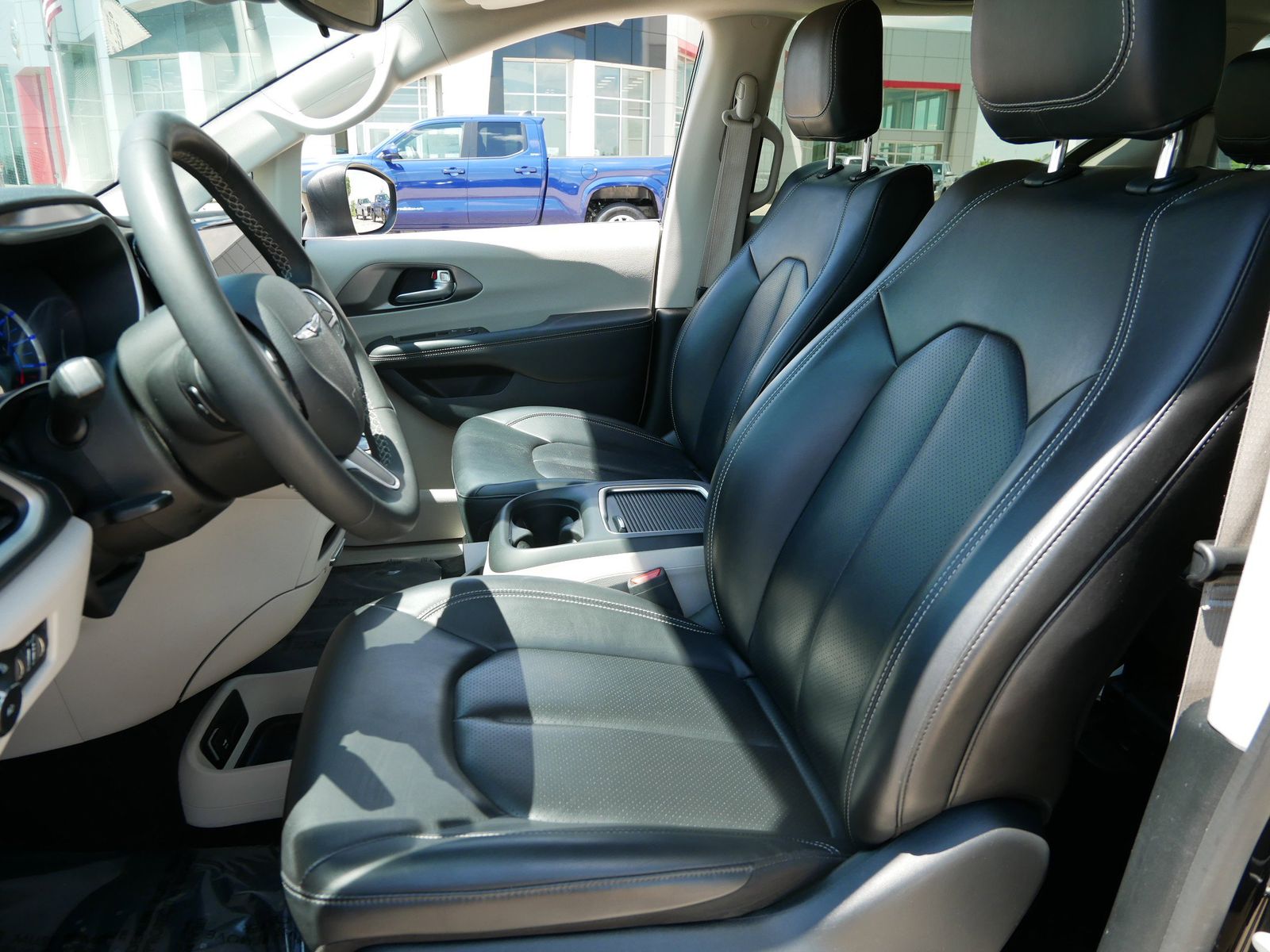 2023 Chrysler Pacifica Hybrid Touring L photo 11