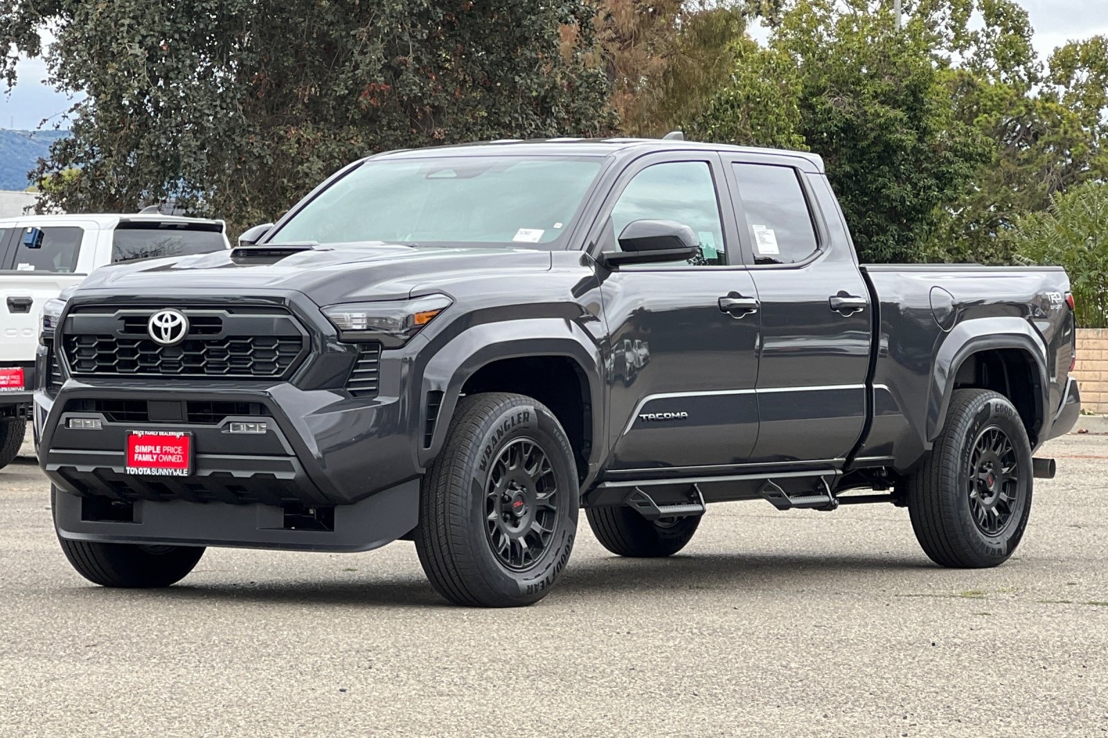 2025 Toyota Tacoma TRD Sport 4x4 Double Cab photo 2