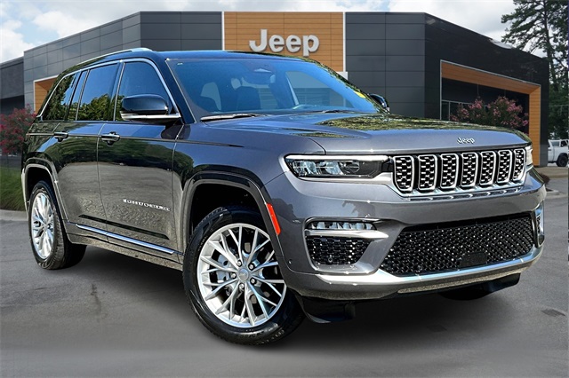 2022 Jeep Grand Cherokee Summit photo 3