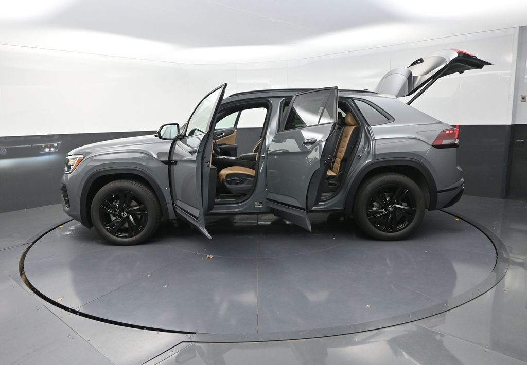 2025 Volkswagen Atlas Cross Sport SEL R-Line photo 27