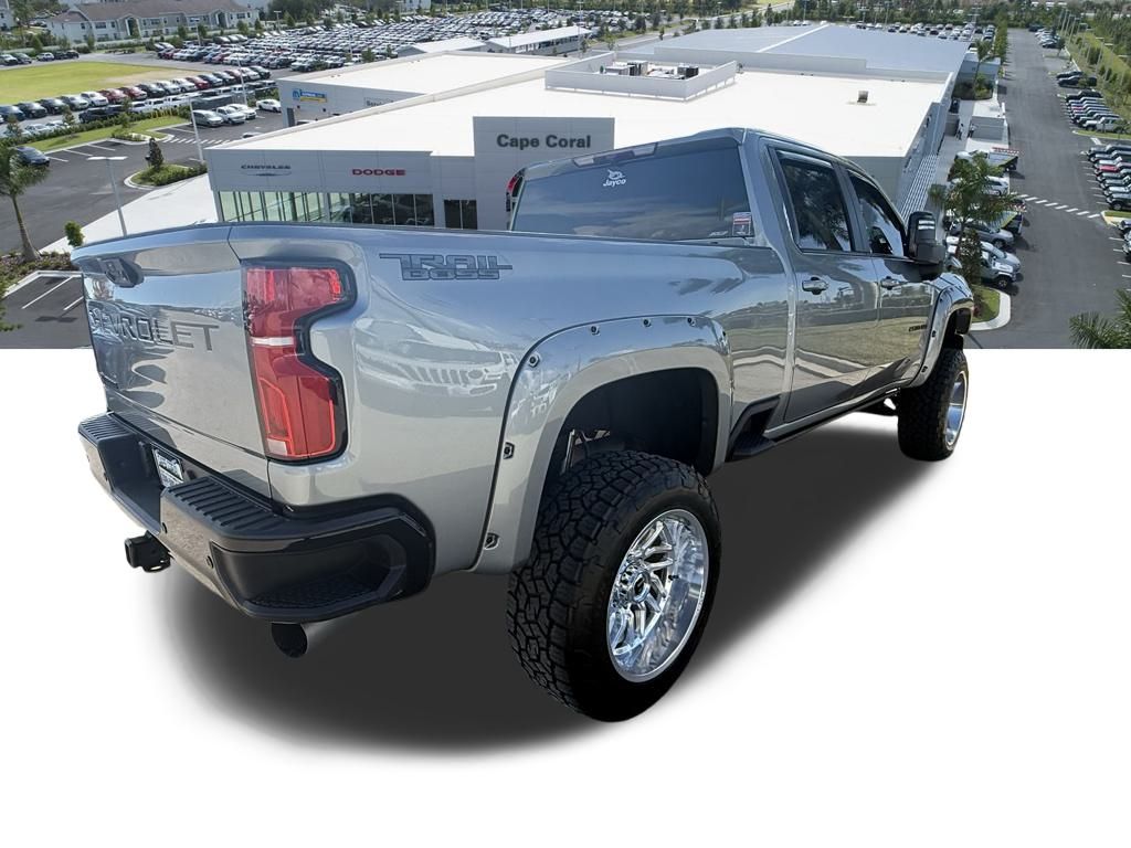 2025 Chevrolet Silverado 2500HD LT photo 4