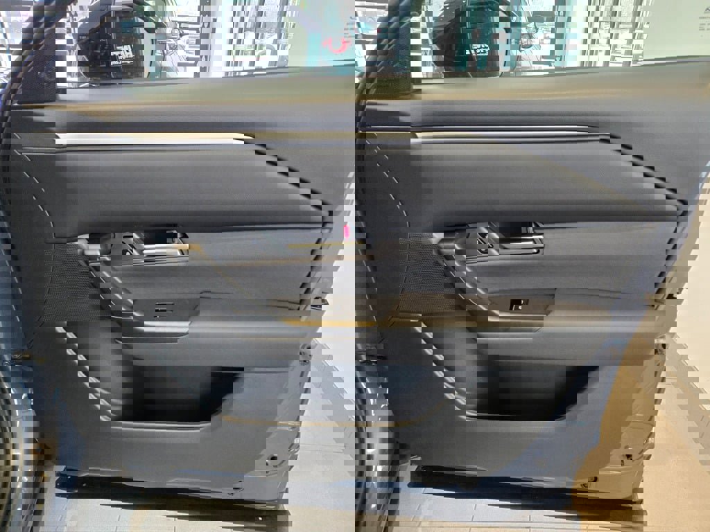 2025 Mazda CX-50 2.5 Select photo 5