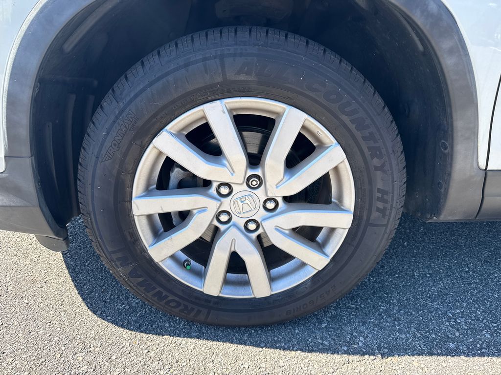 2019 Honda Pilot LX photo 9
