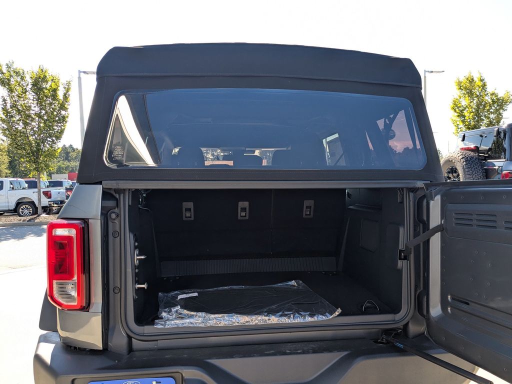 2025 Ford Bronco Base photo 6