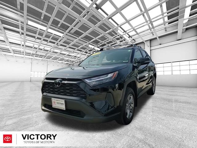 2025 Toyota RAV4 Hybrid XLE photo 7