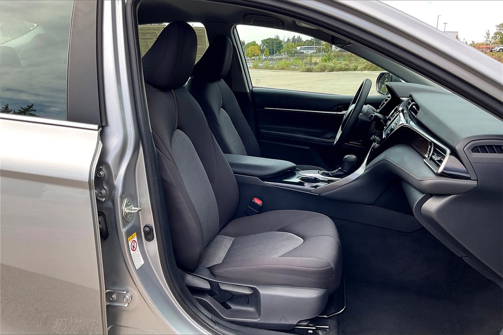 2019 Toyota Camry LE photo 6