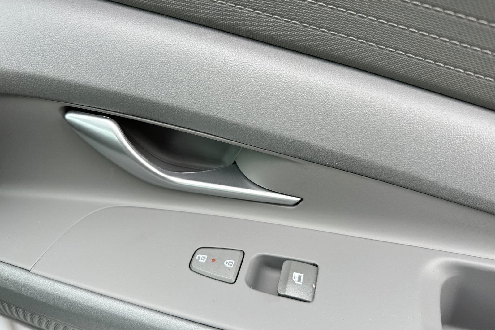 2025 Hyundai Elantra Hybrid Blue photo 18