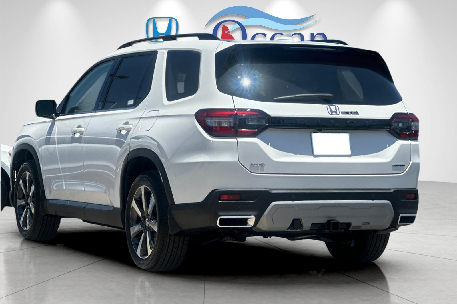 2025 Honda Pilot Touring photo 2