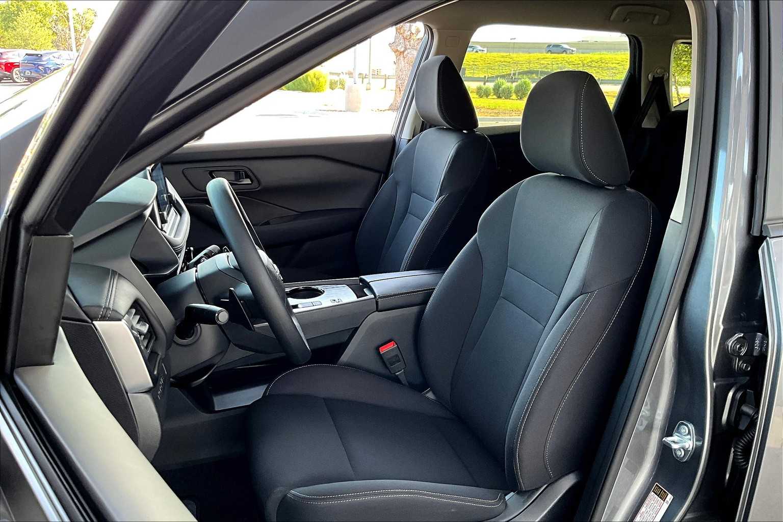 2026 Nissan Rogue S photo 3